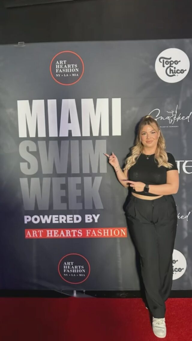 DAY 1 AT MIAMISWIMMWEEK ☀️👙
Ein paar Eindrücke der letzten Tage für euch 😍😍

#swimmweek#miami#fashionweek#bademode#miamibeach#hairdresser#stylist#swimmweekmiami#reel#bereel#reelit#work#teamwork#models#shows#designer#collections#waves#ponytail#sleekstyles#